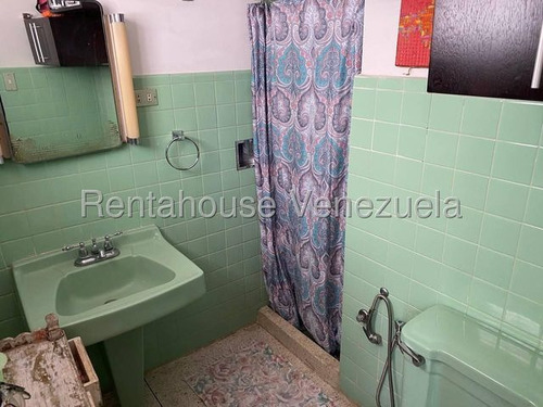 Vendo Casa En Calle Cerrada Los Chorros 25-18391
