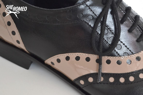 Imagen 6 de 6 de Zapato Inglés Acordonado De Cuero Negro Combinado Con Charol