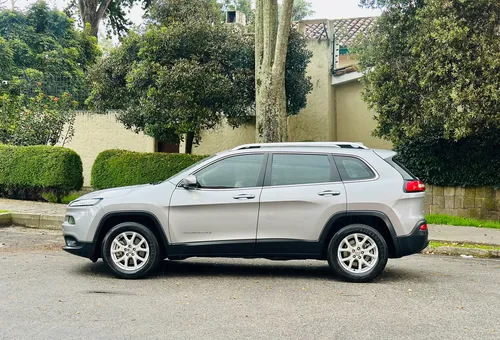 Jeep Cherokee 3.2 Longitude