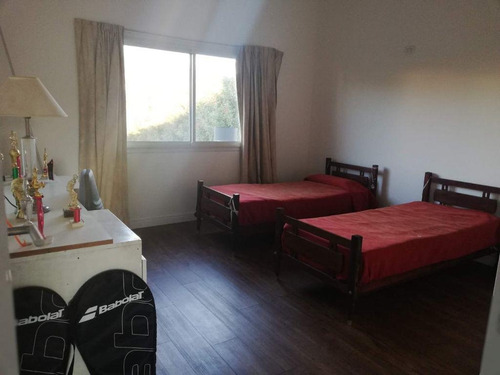 Vendo Casa En La Cuesta 4 Dor, Lote Plano, Pileta. Parque Consolidado