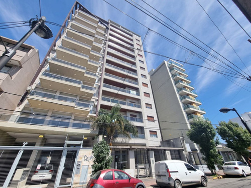 Semipiso En Edificio De Categoría Con Cochera Y Vigilancia