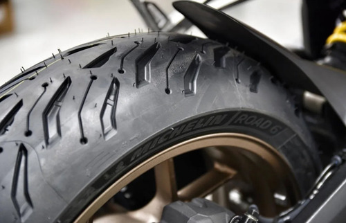 Par Pneu Cbr1000 120/70-17 + 180/55-17 Road 6 Michelin