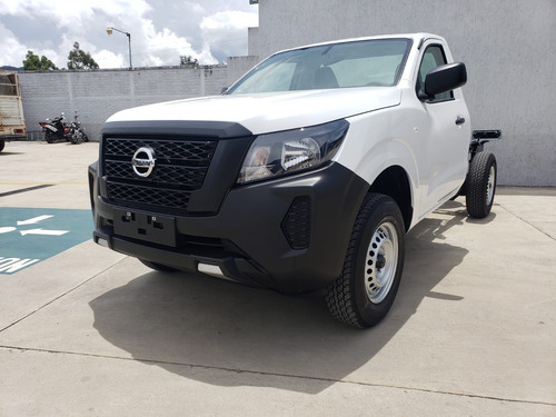 Imagen 1 de 7 de Nissan Np300 2021 2.5 Chasis Cabina Dh Aa Pack Seg Mt