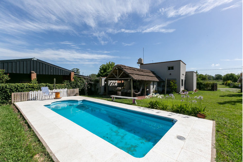 Venta/permuta Casa Quinta 4 Ambientes Con Pileta