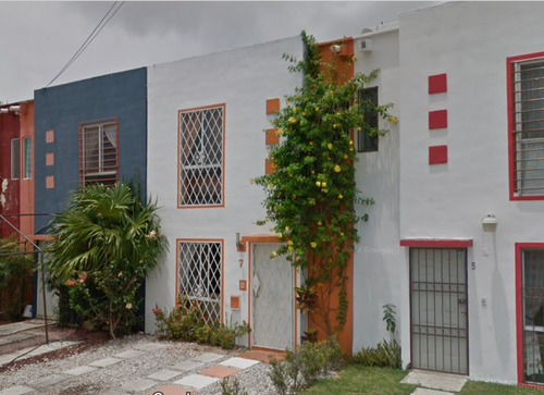 Casa En En Venta En, 2da Cerrada Chactemal, Smz 519, Cancún, Quintana Roo. Ez15