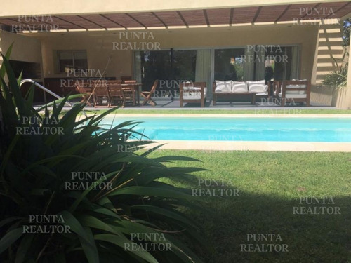 Mansa, Minimalista, 3 Suites Con Vestidor Y Terrazas, Parrillero, Piscina, Jardín Diseño- Ref: 130
