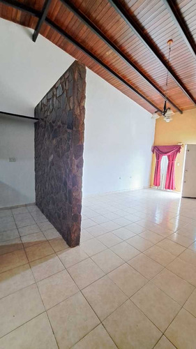 Imagen 4 de 7 de Se Vende Casa Urb. Valle De Luna- Tipuro