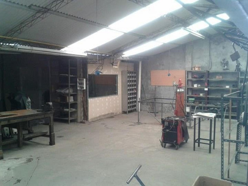 Imagen 8 de 12 de Amplio Galpon En Venta Con Oficinas