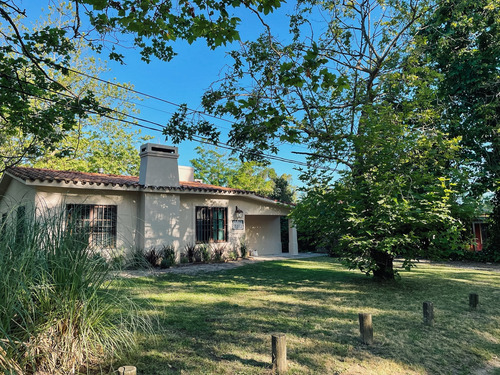 Gran Casa Con Piscina Y Barbacoa En La Barra, El Tesoro, Maldonado, Uruguay