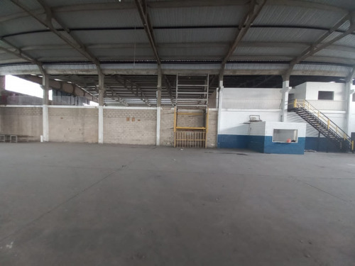 Imagen 3 de 12 de Galpón En Zona Industrial. Vende O Alquila Crismelia Castillo.