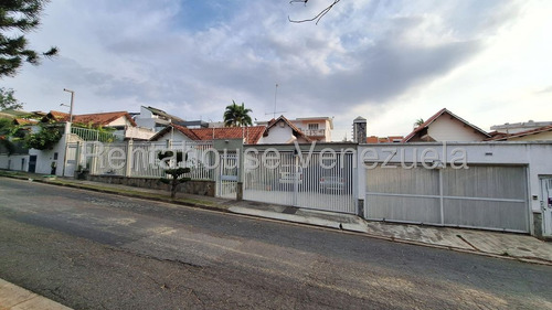 Hermosa Casa, Con Excelente Distribución Y Amplios Espacios Listos Para El Disfrute De La Familia. Fácil Mantenimiento Y Con Excelente Ubicación En Una De Las Mejores Urbanizaciones De Valencia