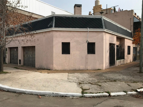 Imagen 1 de 14 de Warnes 1914, Lanus - Casa De Dos Drms Distribuida Todo En Pb