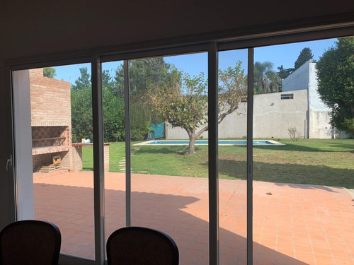 Imagen 10 de 30 de Venta De Quinta En Villa Luzuriaga Con Piscina