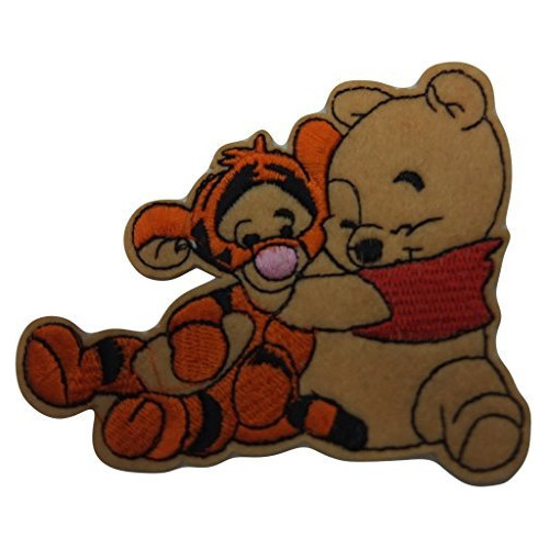 Winnie The Pooh Serie Baby Pooh Abrazando Al Bebé Tigre Fig