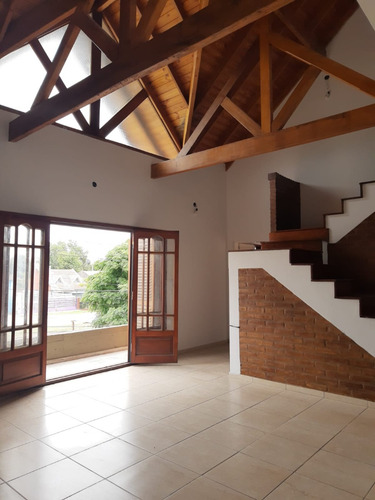 Chalet C/local Comercial Y Sótano, 3 Plantas Sobre Hipolito Yrigoyen Glew
