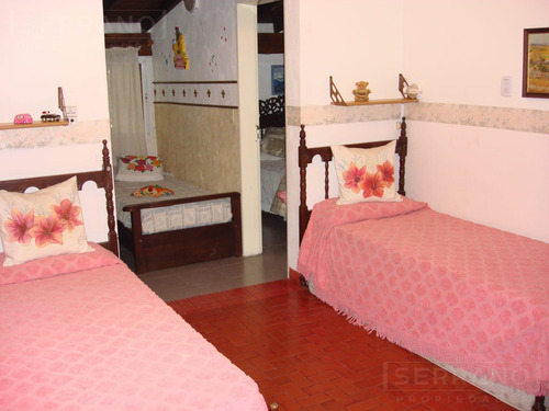 Casa En Venta 6 Ambientes,-pileta Climatizada-calle Saavedra Al 600-parque Sakura
