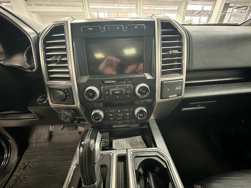 Ford F-150 Platinum 4WD AT
