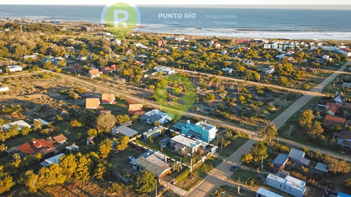 Ubicada En La Paloma, En La Zona De Anaconda, A Una Cuadra Del Mar