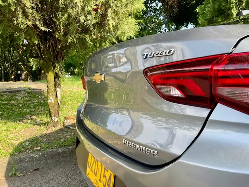 Chevrolet Onix 1.0T Premier Sedan At