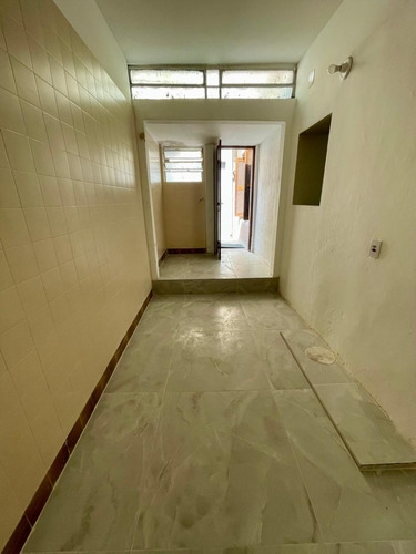 Apartamento Grande, Com Pátios