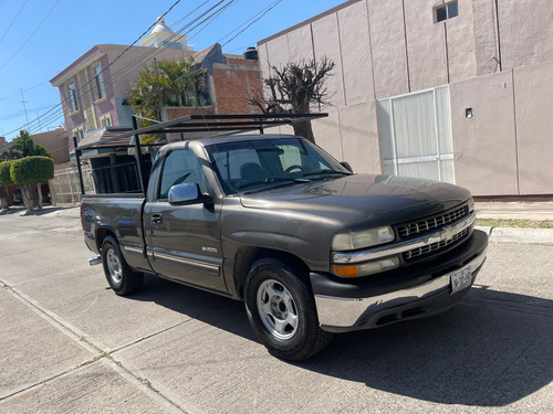 Chevrolet Cheyenne 5.3 2500 Cab Reg K 295hp 4x2 Mt