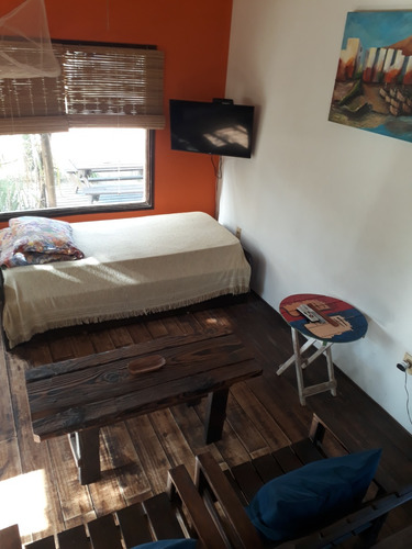 En Alquiler Temporada! Cabaña Cambalache, Casa De Madera, Monoambiente. A 350mts. De La Playa, Zona La Viuda, Para 2 O 3 Adultos, Punta Del Diablo, Rocha, Uruguay.