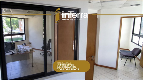 Importante Edificio Corporativo, Depósitos, Estacionamiento Interno Para Muchos Vehículos. Próximo A Tres Cruces Y Nuevo Centro. Mucha Presencia.