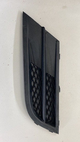 Rejilla De Fascia Delantera Derecha Vw Jetta 15-17 Usada