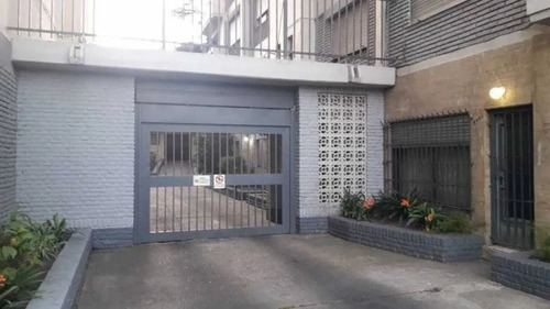 ! Vendo Depto. Amplio Con Dependencia Y Cochera Excelente Oportunidad ¡