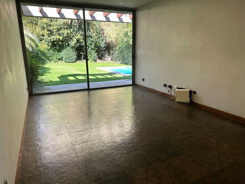 Comoda Y Amplia Casa En Condominio De Primer Nivel