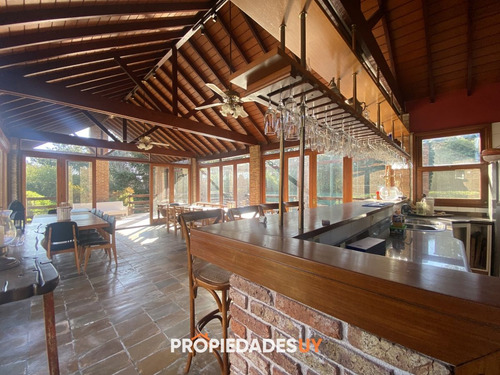 Punta Del Este, Importante Residencia Con Piscina Y Cancha De Paddle