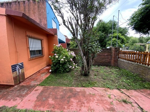 Imagen 3 de 12 de Vendo Casa De 3 Ambientes Con Patio Con Parrilla Y Cochera En Zona Residencial De Mar De Ajo.