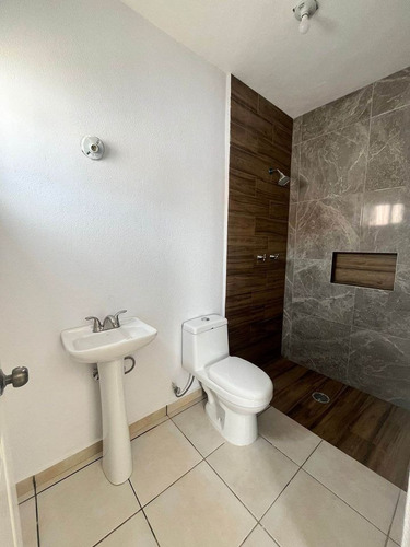 Casa En Fraccionamiento Casa Blanca En Calle Del Sol Lote #· 09 Mz 3 En Los Cabos, Baja California Sur. A 5 Minutos De Cabo San Lucas, Av. De Las Brisas, Av. Los Cabos, Playa Los Médanos. Fl19-za