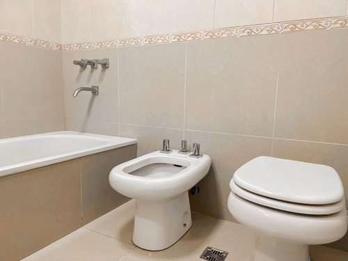 Casa En Venta - 4 Dormitorios 3 Baños - Cochera - 302,40mts2 - Mar Del Plata