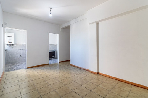 Venta Depto 2 Amb En Flores Cocina Independiente