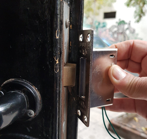 Kit Cerradura Electrica Y Transformador Pulsador Para Puerta Reja
