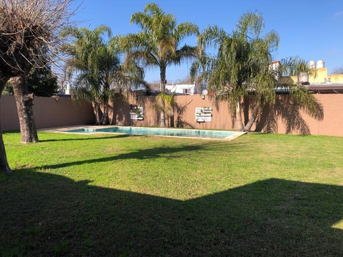 Imagen 6 de 19 de Alquiler Casa 4 Amb Con Parque Y Pileta, Ituzaingo Sur
