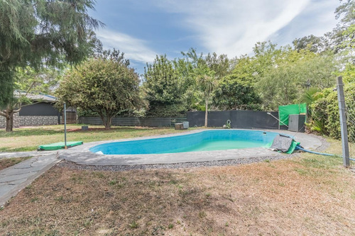 Imagen 11 de 30 de Casa Quinta Con Pileta, Amplio Parque Y Cochera En La Reja.