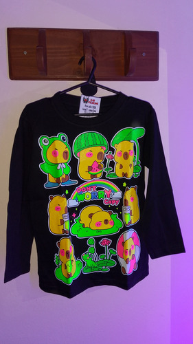 Remera Manga Larga Capibara Fluo Brilla En La Oscuridad Nena