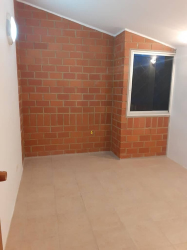Imagen 10 de 14 de Townhouse En Venta Valle De Chara
