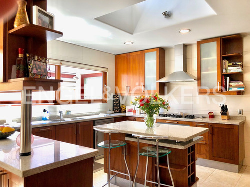 Hacienda, Borde Cancha. Excelente Casa En Venta
