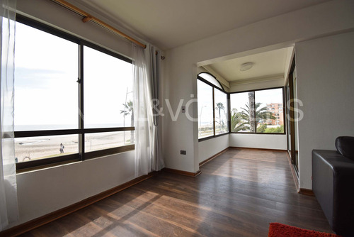 Venta, Amplio Departamento En Avda. Del Mar
