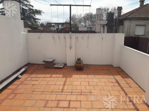 Venta De Casa 5 Ambientes Con Cochera Cubierta Y Patio En Don Bosco (26796)