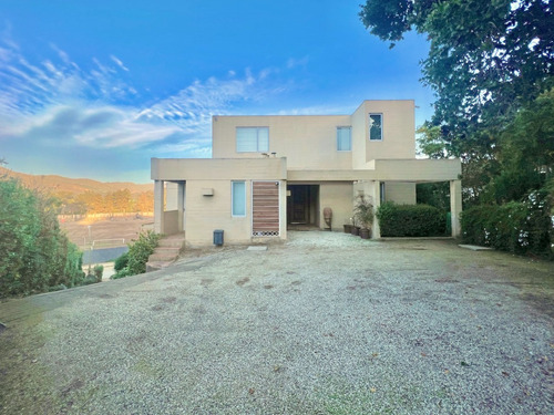 Oportunidad Gran Casa A Pasos De La Playa En Venta, Cachagua