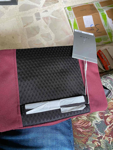 Imagen 6 de 9 de Cross Body Hombre Mariconera Victorinox Compact Guinda
