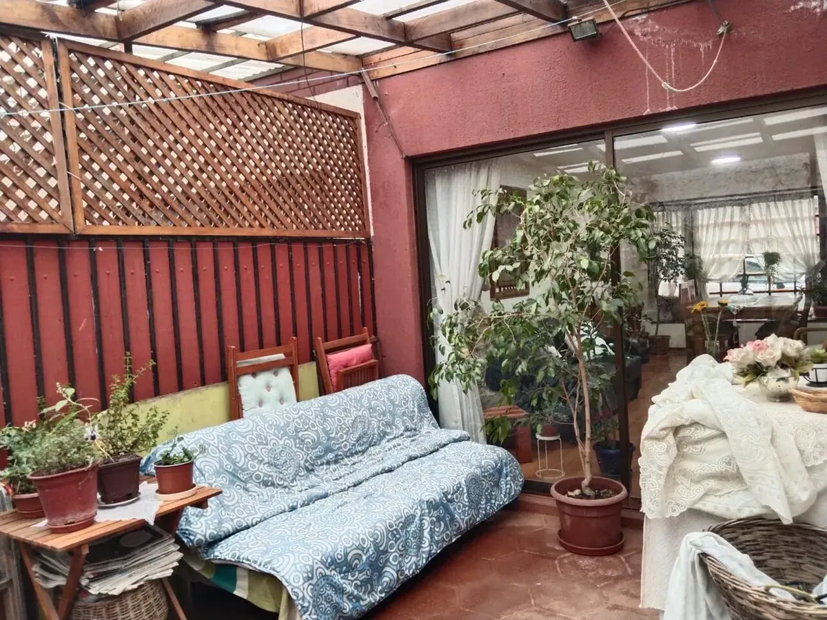 Imagen 3 de 28 de Espaciosa Casa De Tres Pisos En Ñuñoa