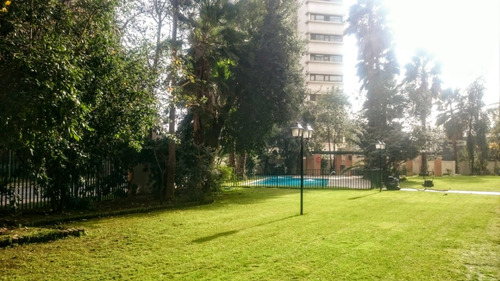 Lindo Dpto Amoblado. Barrio El Golf. Conectibilidad, Metro.