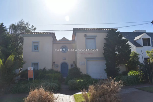 Casa De 5 Dormitorios, Vista Al Mar En Península, Punta Del Este 