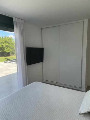 Imagen 13 de 29 de Casa En Venta De 3 Dormitorios, 3 Baños, Piscina En Barrio Privado Carmel
