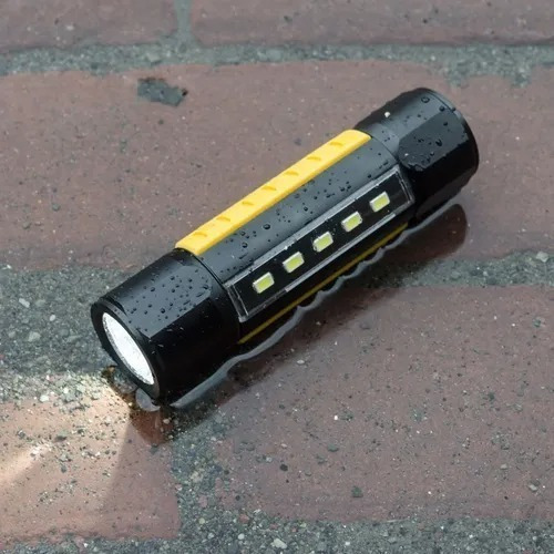 Imagen 6 de 7 de Linterna Táctica De Mano Cat 2 Haz De Luz 275/200 Lúmen Iman